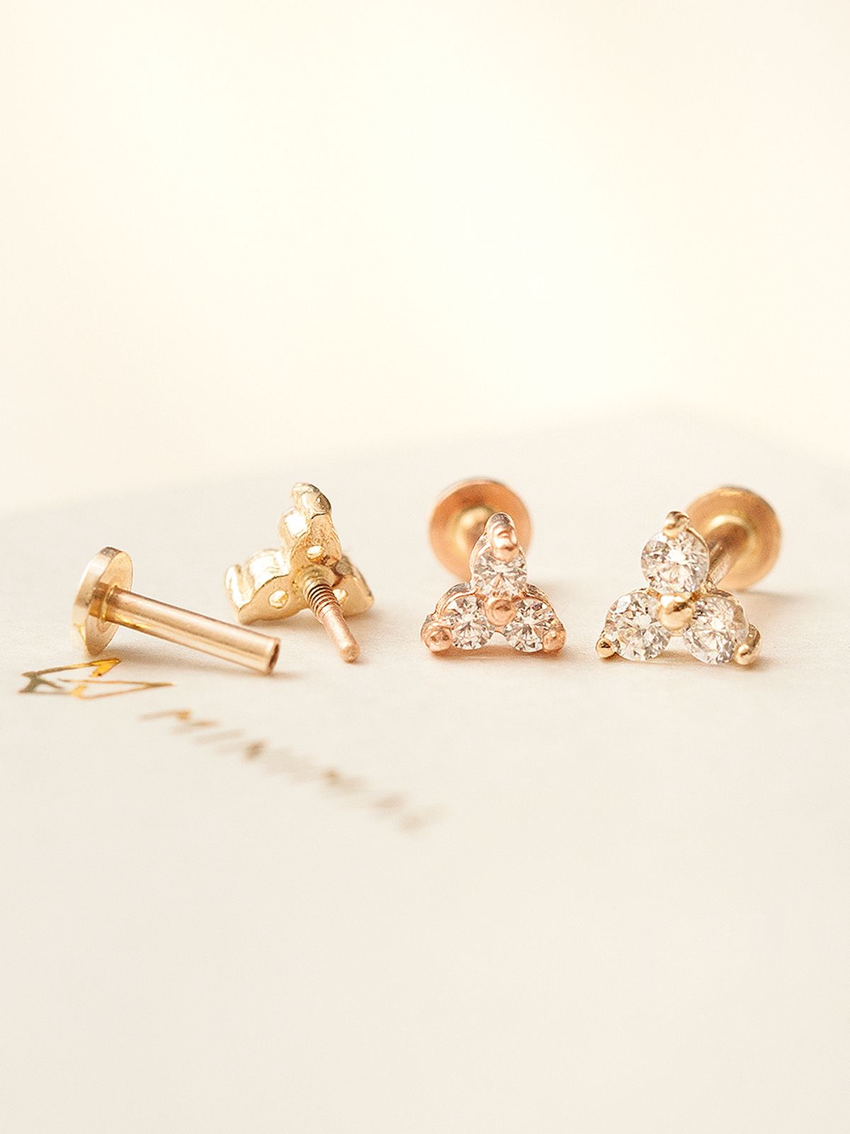 미니멀피어싱(MINIMALPIERCING) 14K 인터널 삼각 큐빅 라블렛 피어싱