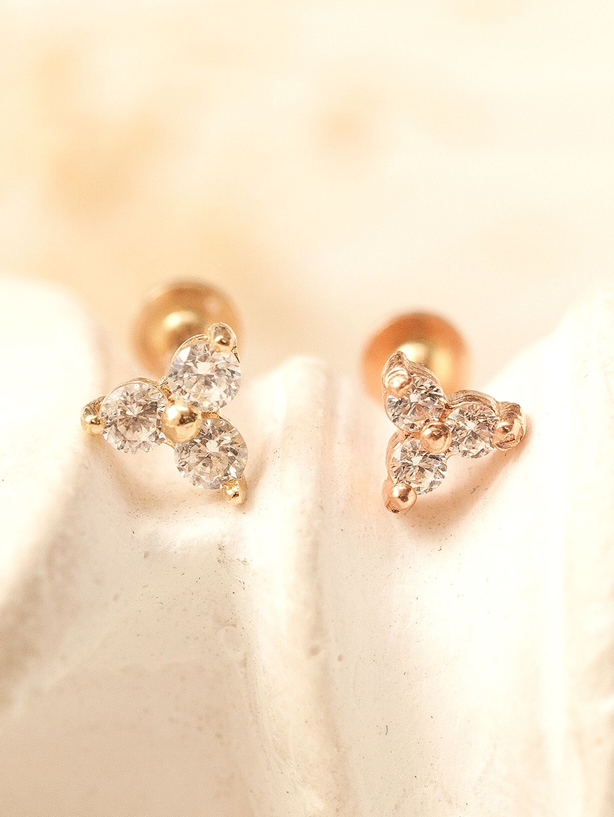 미니멀피어싱(MINIMALPIERCING) 14K 인터널 삼각 큐빅 라블렛 피어싱