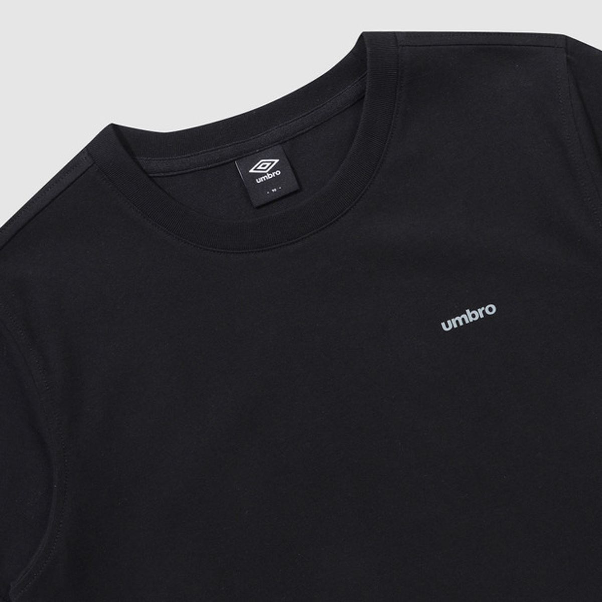 엄브로(UMBRO) 우먼스 슬림핏 반팔티 블랙(UQ222CRS51)