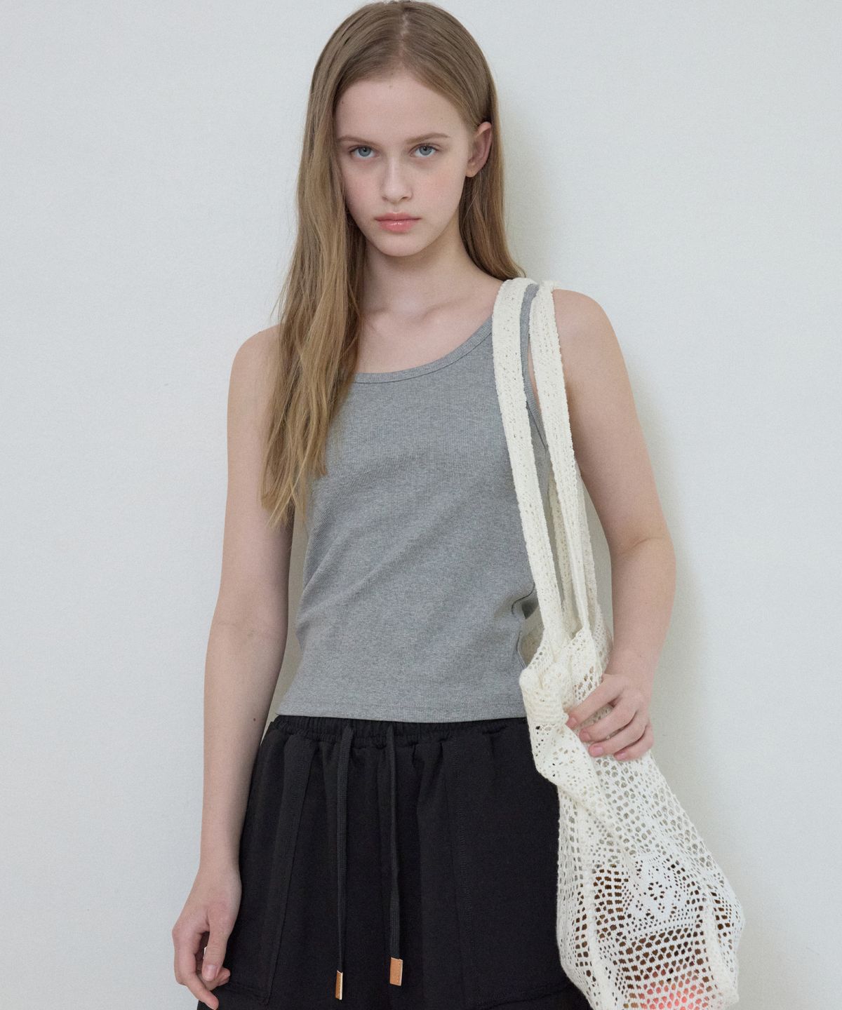 웬즈데이오아시스 포 우먼(WEDNESDAYOASISFORWOMEN) 블라섬 슬리브리스 탑_GRAY(W25-TP17)