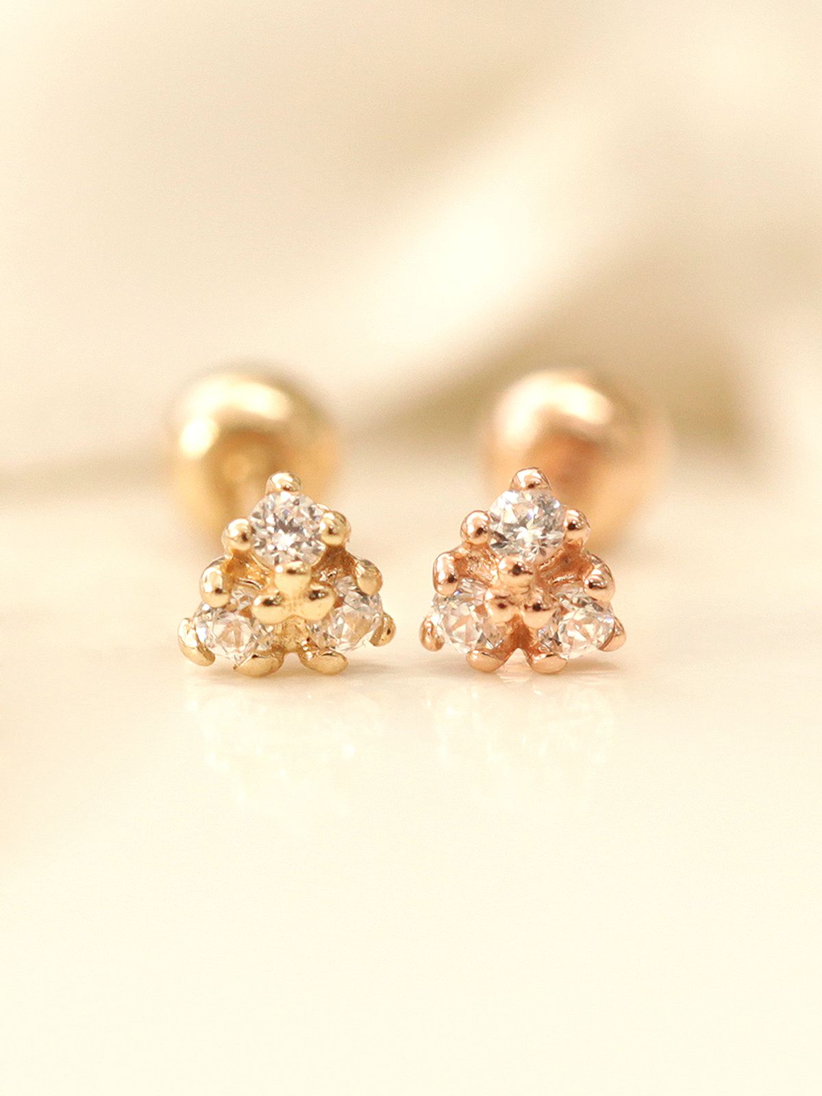 미니멀피어싱(MINIMALPIERCING) 14K 인터널 미니미 삼각 큐빅 피어싱 귀걸이