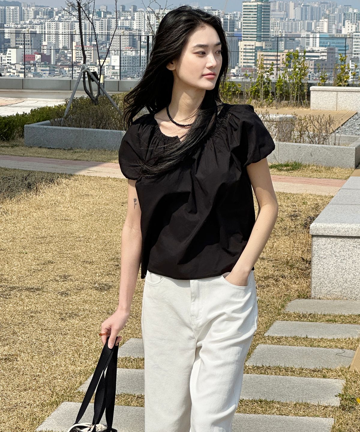 줄리아페페(JULIAPEPE) Amy Shirring Puff Blouse (Black)