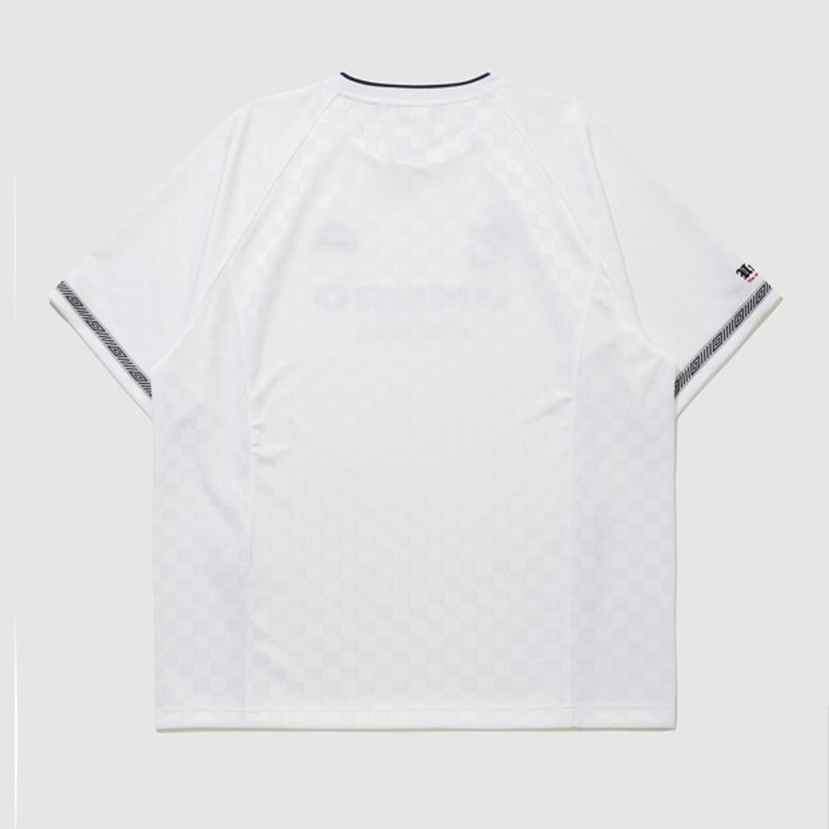 엄브로(UMBRO) HBL BLOKE OG 스트라이프 자카드 라운드 반팔 저지 화이트(UQ221CRJ51)