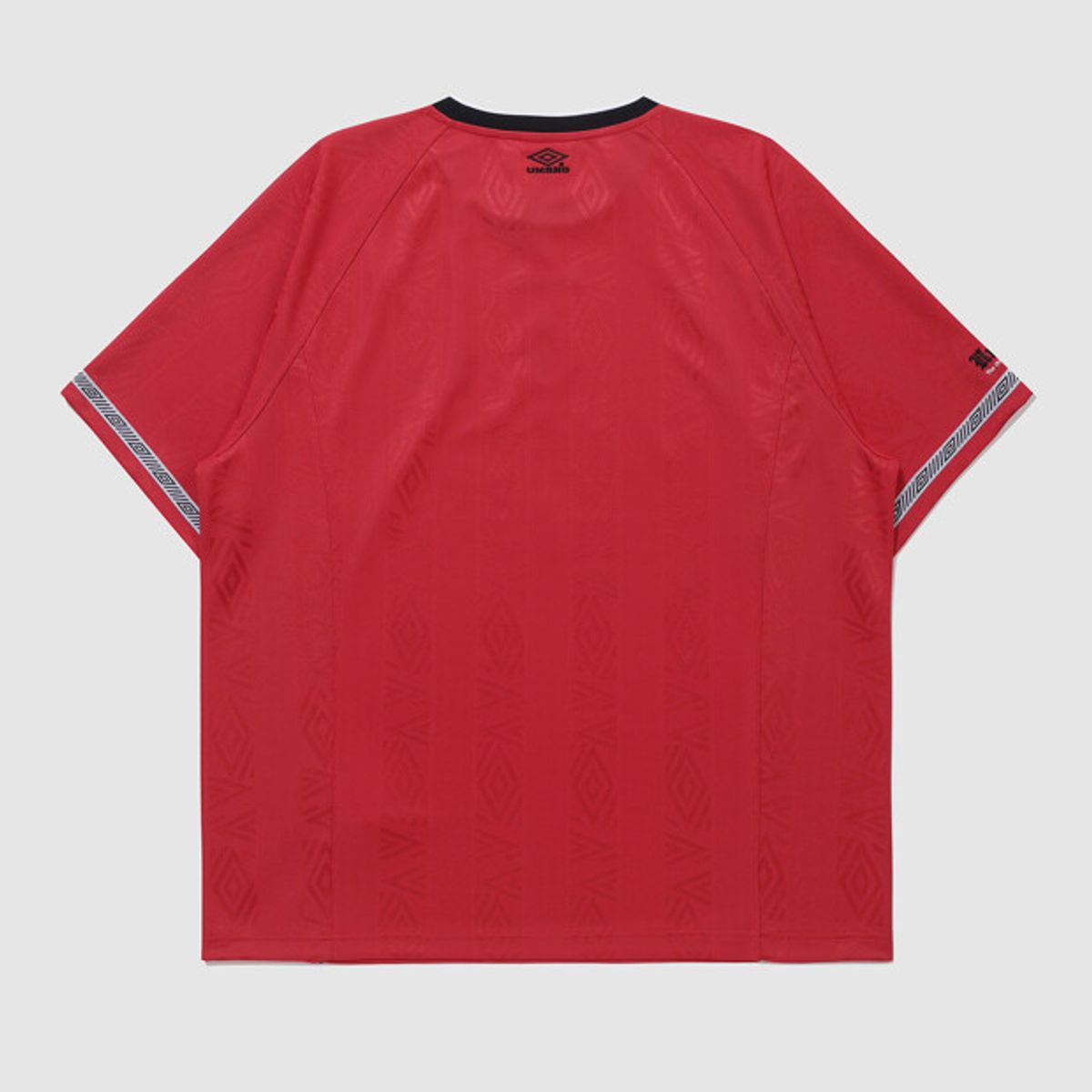 엄브로(UMBRO) HBL BLOKE OG 스트라이프 자카드 라운드 반팔 저지 레드(UQ221CRJ51)