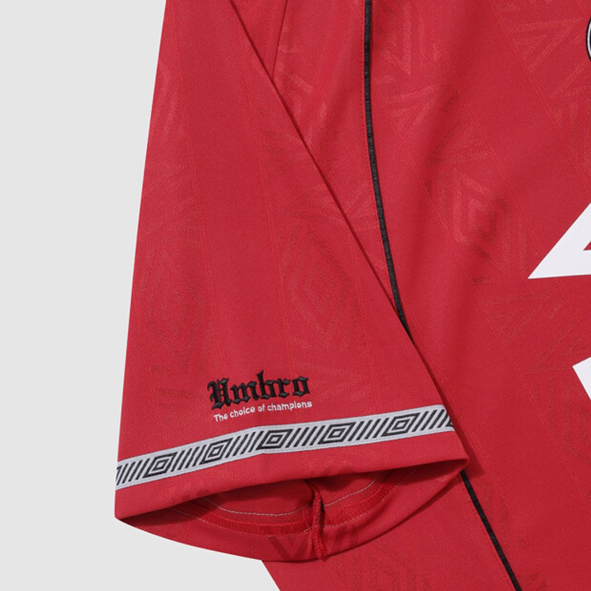 엄브로(UMBRO) HBL BLOKE OG 스트라이프 자카드 라운드 반팔 저지 레드(UQ221CRJ51)