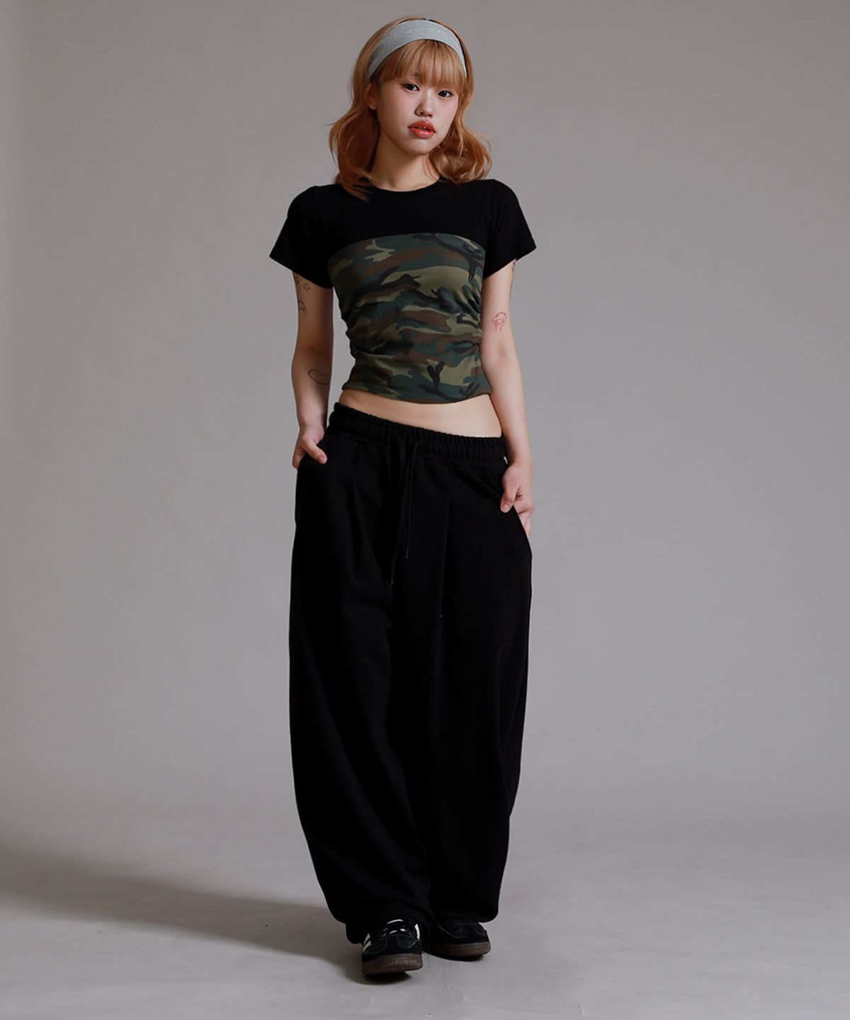 라이크더모스트(LIKE THE MOST) 트레이닝 핀턱 벌룬 와이드 팬츠_블랙