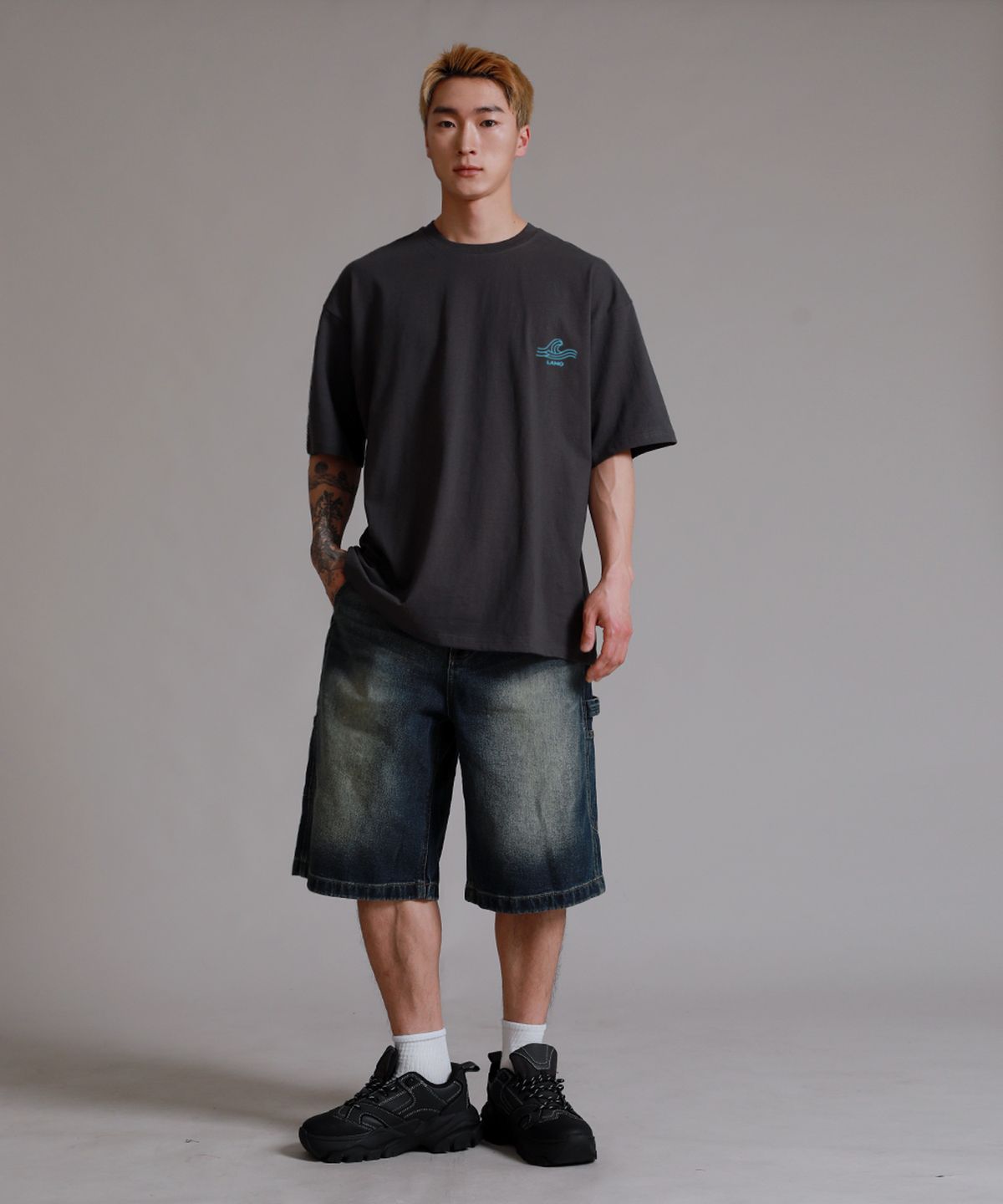 라이크더모스트(LIKE THE MOST) 서핑 라모 오버핏 반팔 티셔츠_차콜