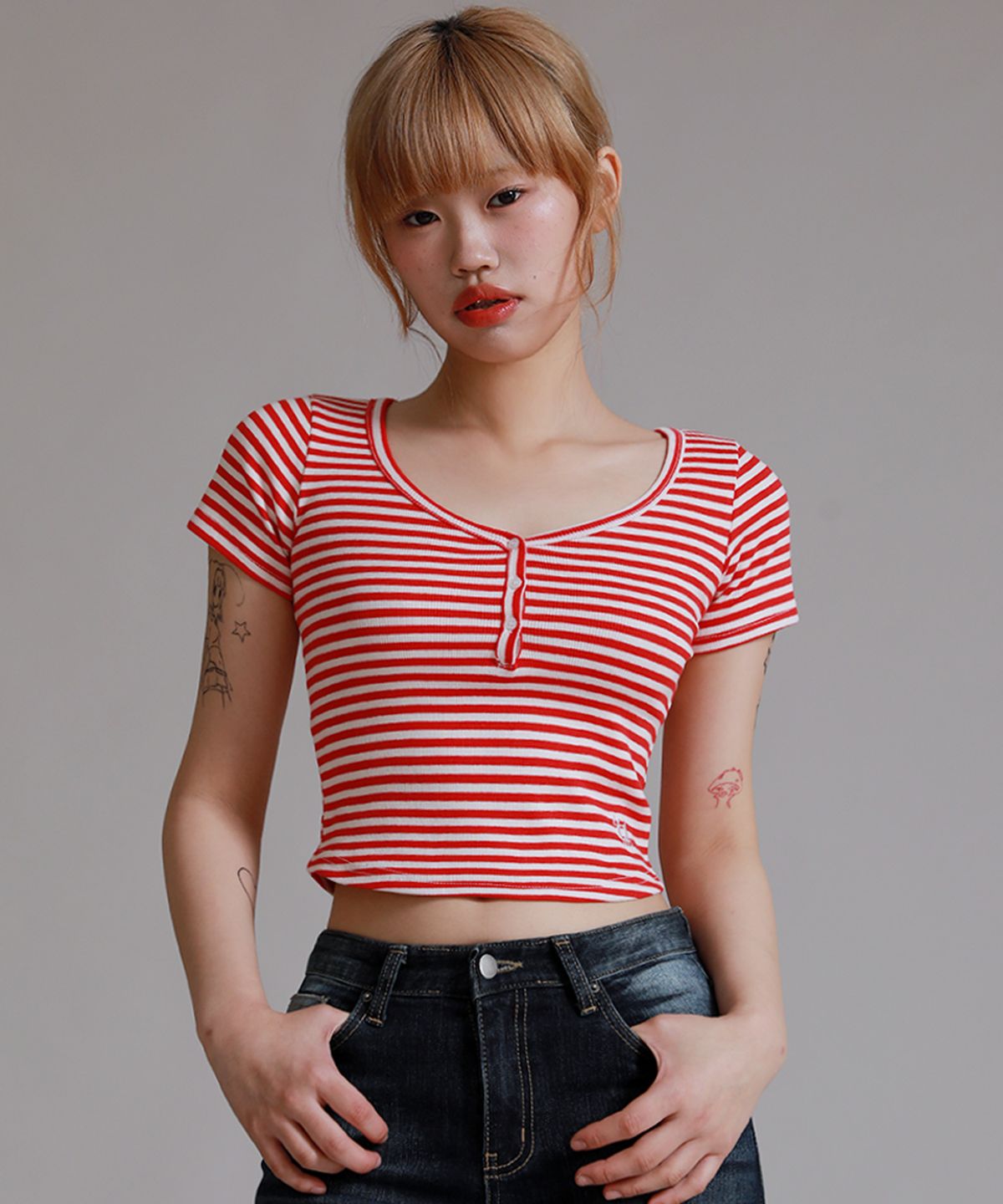 라이크더모스트(LIKE THE MOST) 스트라이프 헨리넥 하프 티셔츠_레드