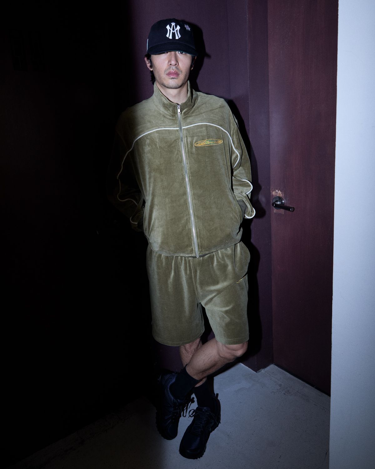 애프터매스(AFTERMATH) VELOUR TRACK PANTS (OLIVE)