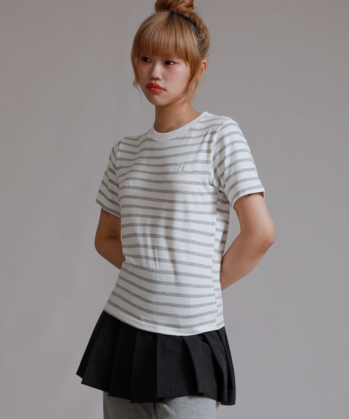라이크더모스트(LIKE THE MOST) 원 스트라이프 레귤러 반팔 티셔츠_그레이