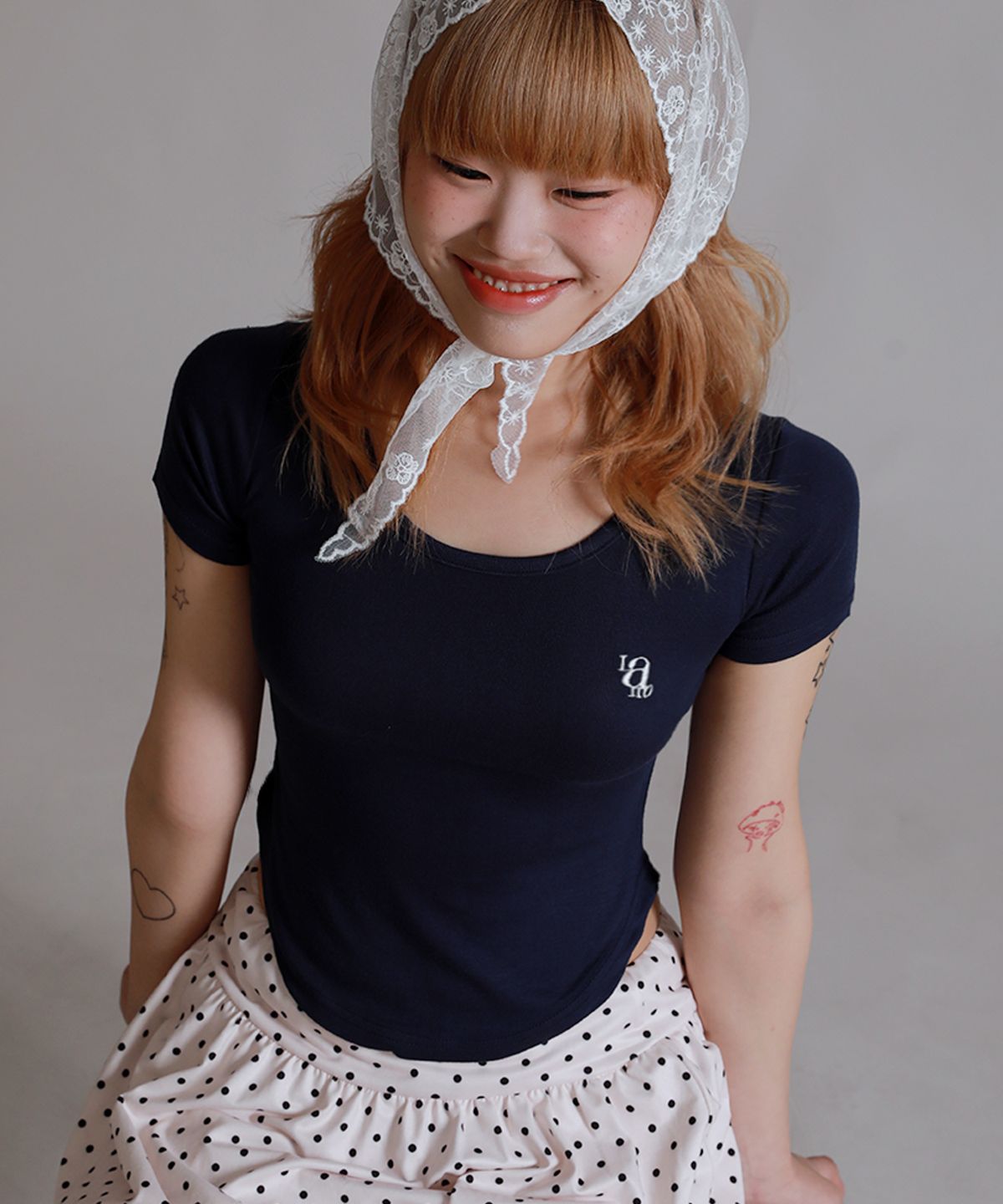 라이크더모스트(LIKE THE MOST) U넥 라운드컷 하프 티셔츠_네이비
