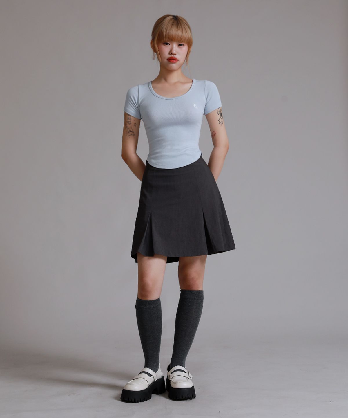 라이크더모스트(LIKE THE MOST) U넥 라운드컷 하프 티셔츠_스카이블루