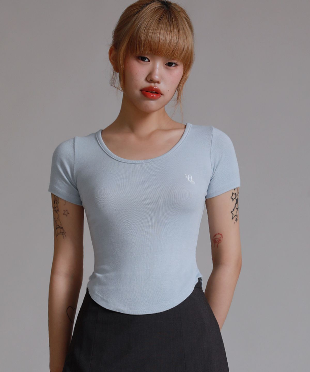 라이크더모스트(LIKE THE MOST) U넥 라운드컷 하프 티셔츠_스카이블루