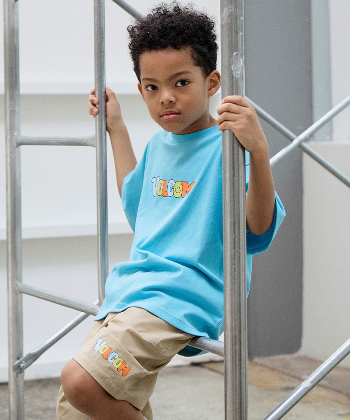 볼컴 키즈(VOLCOM KIDS) 그래픽 포인트 우븐 팬츠 셋업 D5M008