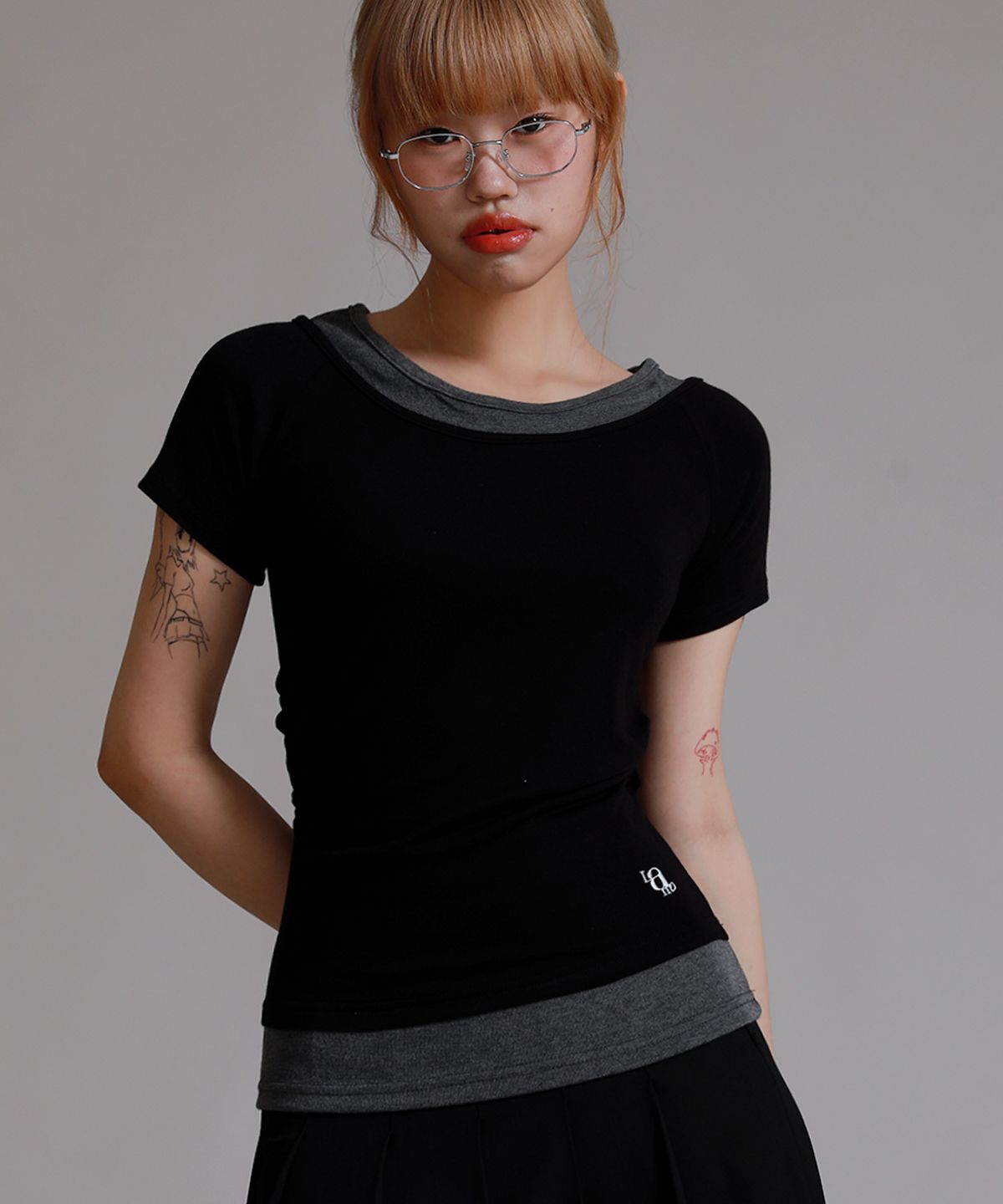 라이크더모스트(LIKE THE MOST) 셔링 포인트 오프 레이어드 반팔 티셔츠_블랙