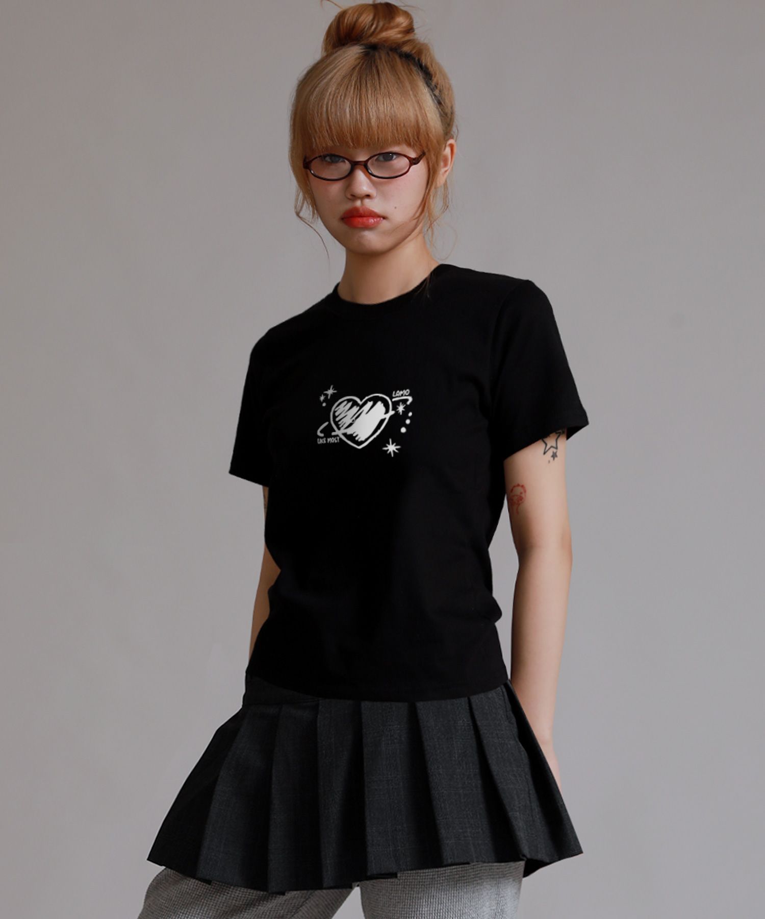 ジェニ着用　attends tシャツ smyeon attends 어텐즈 ジェニ着用Tシャツmusinsa smyeon