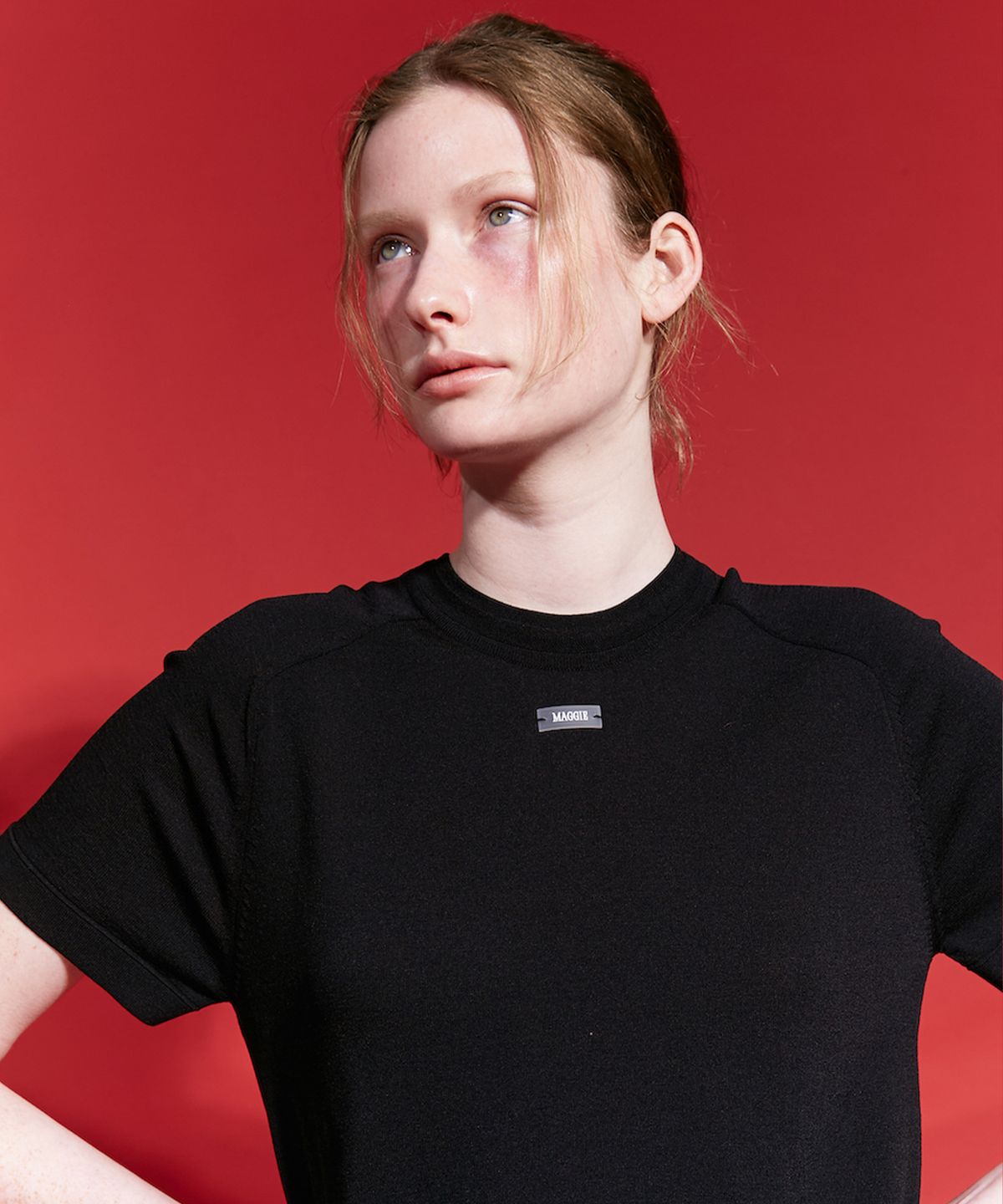 매기(MAGGIE) Shiny Half Sleeve (Black)