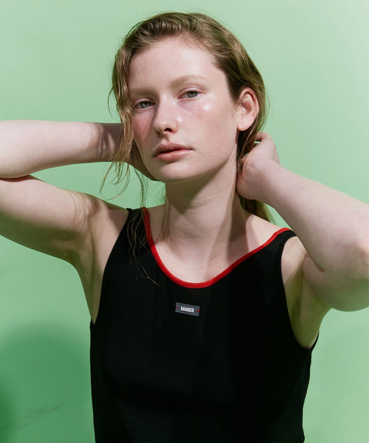 매기(MAGGIE) Frill Sleeveless (Black)