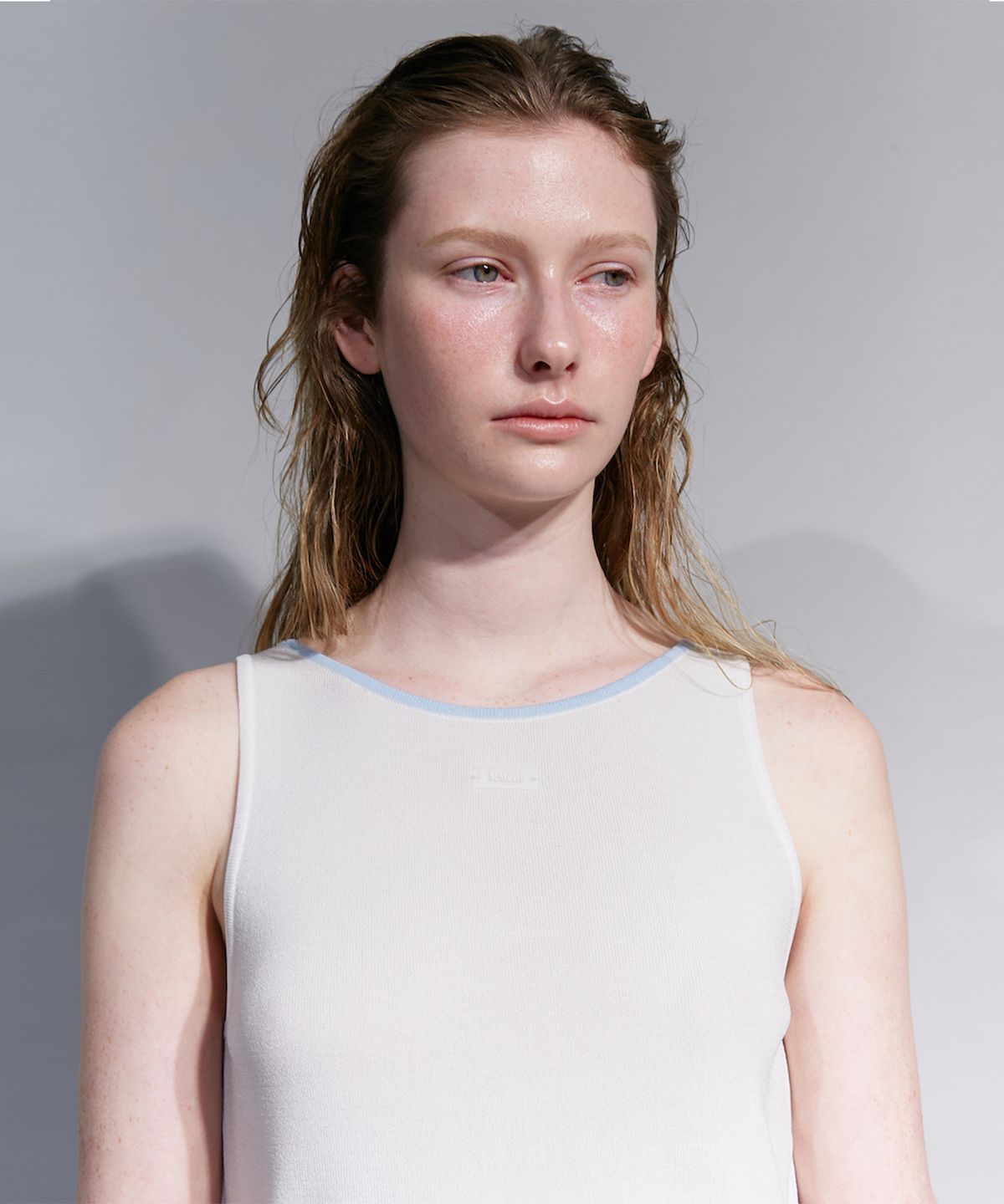 매기(MAGGIE) Frill Sleeveless (White)