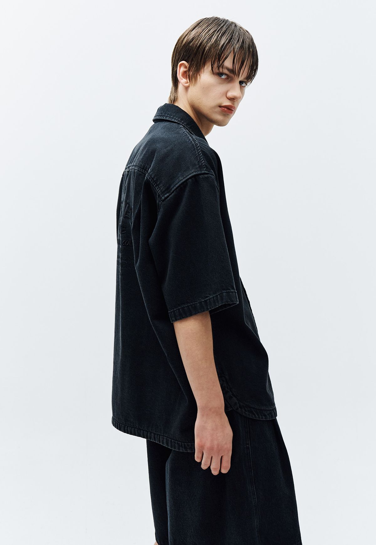 지오송지오(ZIOSONGZIO) 아뜰리에 엠브로이드 데님 하프 셔츠 그레이 ZH3SH324GY