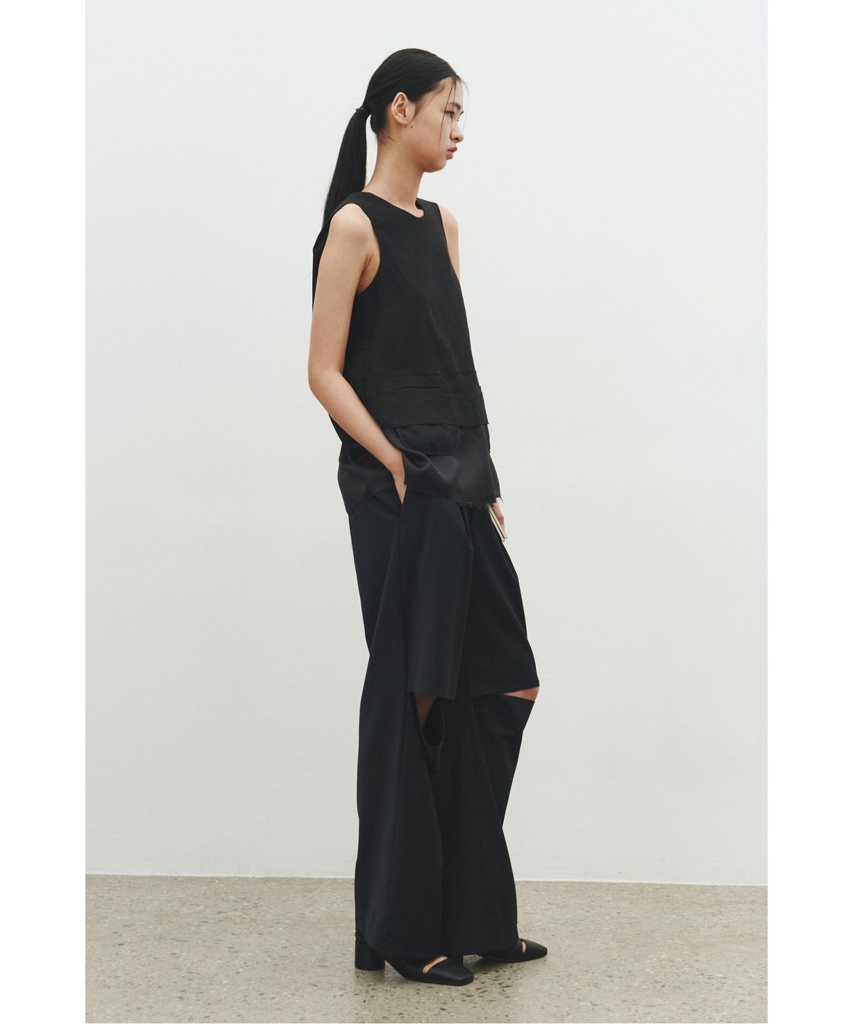 래코드(RECODE) Back Volumne Sleeveless Top_RQTAM25521BKX