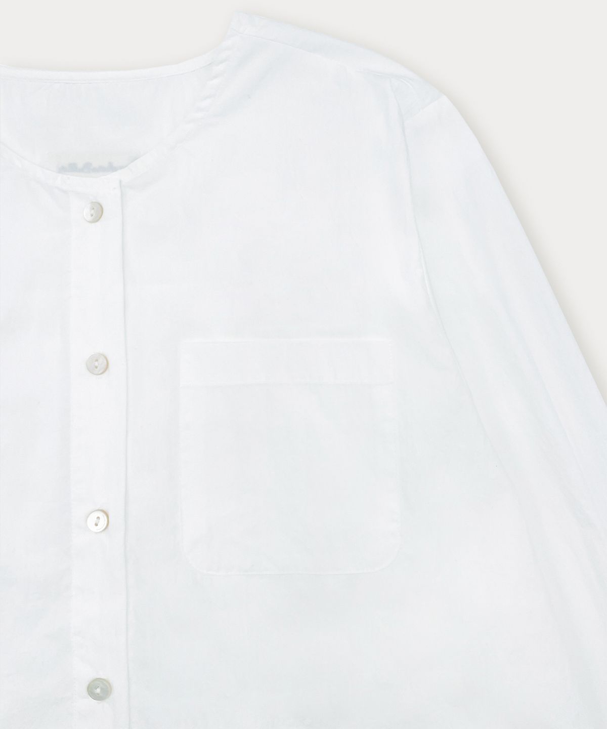 썸웨어버터(SOMEWHEREBUTTER) Shell Button Round Shirt - Ivory
