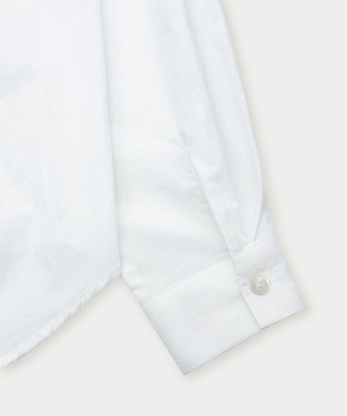 썸웨어버터(SOMEWHEREBUTTER) Shell Button Round Shirt - Ivory