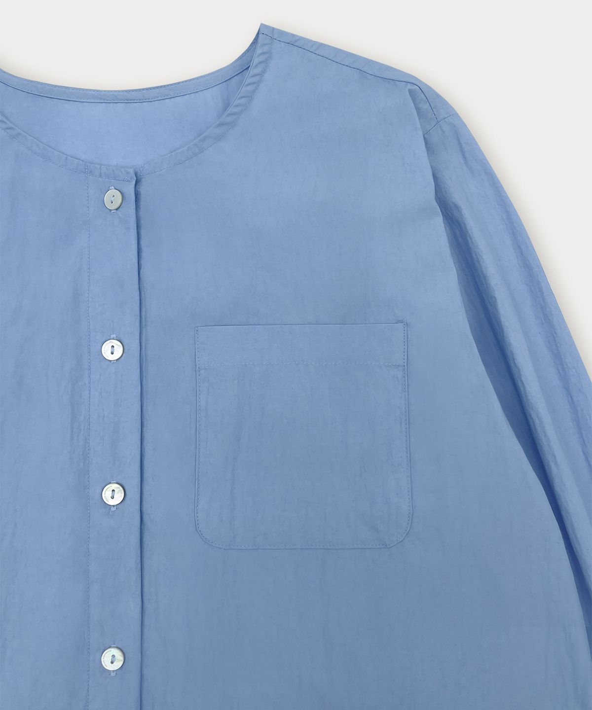 썸웨어버터(SOMEWHEREBUTTER) Shell Button Round Shirt - Blue