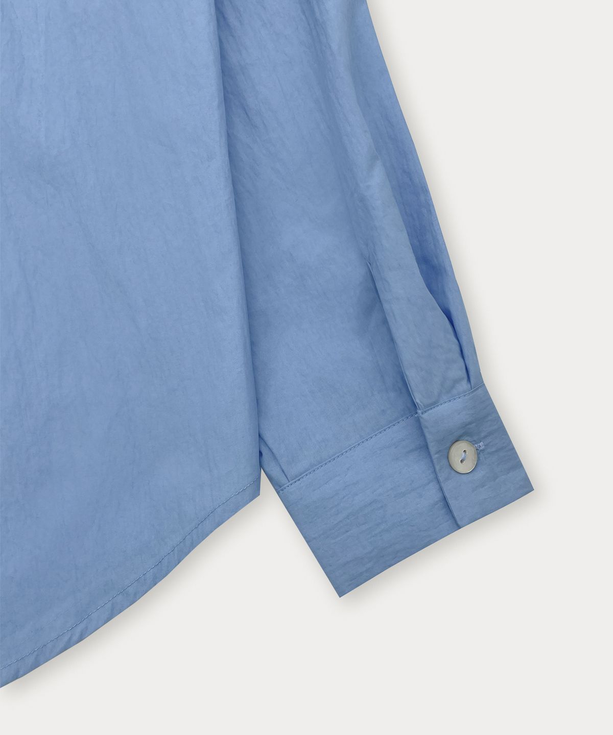 썸웨어버터(SOMEWHEREBUTTER) Shell Button Round Shirt - Blue
