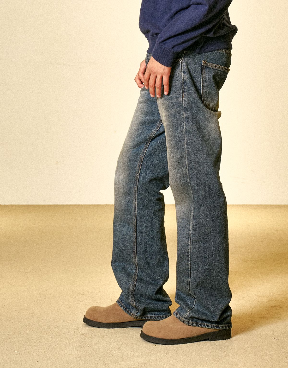 아모우(AMOU) ESSENTIAL FLARED DENIM PANTS