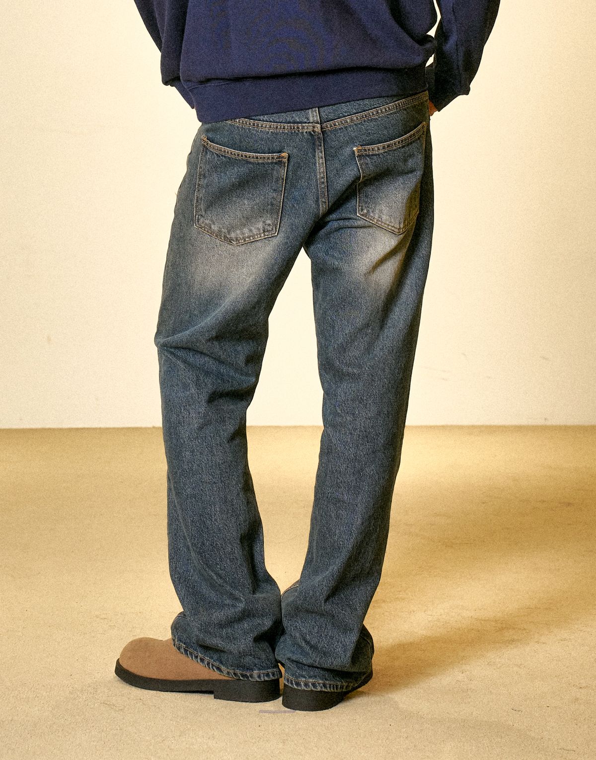 아모우(AMOU) ESSENTIAL FLARED DENIM PANTS
