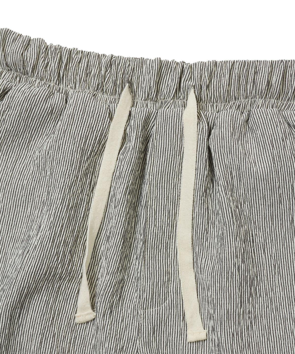 아모우(AMOU) Wrinkle stripe shorts black