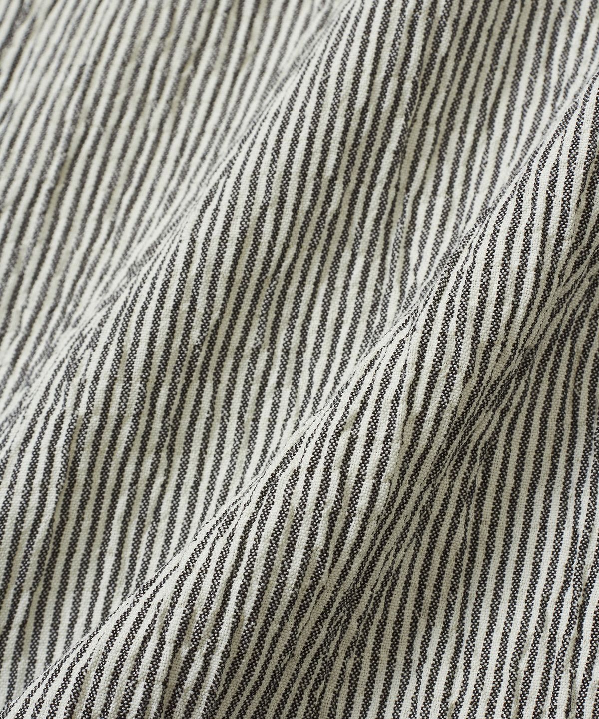 아모우(AMOU) Wrinkle stripe shorts black