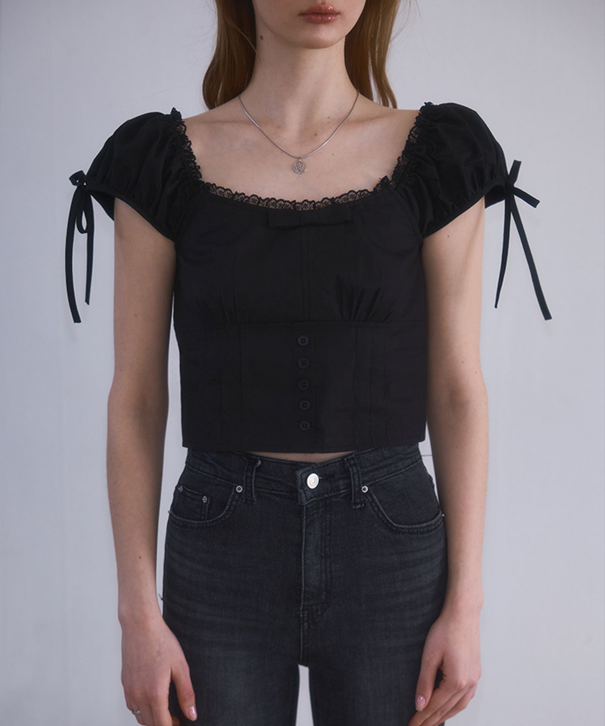 로제프란츠(ROSEFRANTZ) Ribbon Pintuck Crop Blouse [Black]
