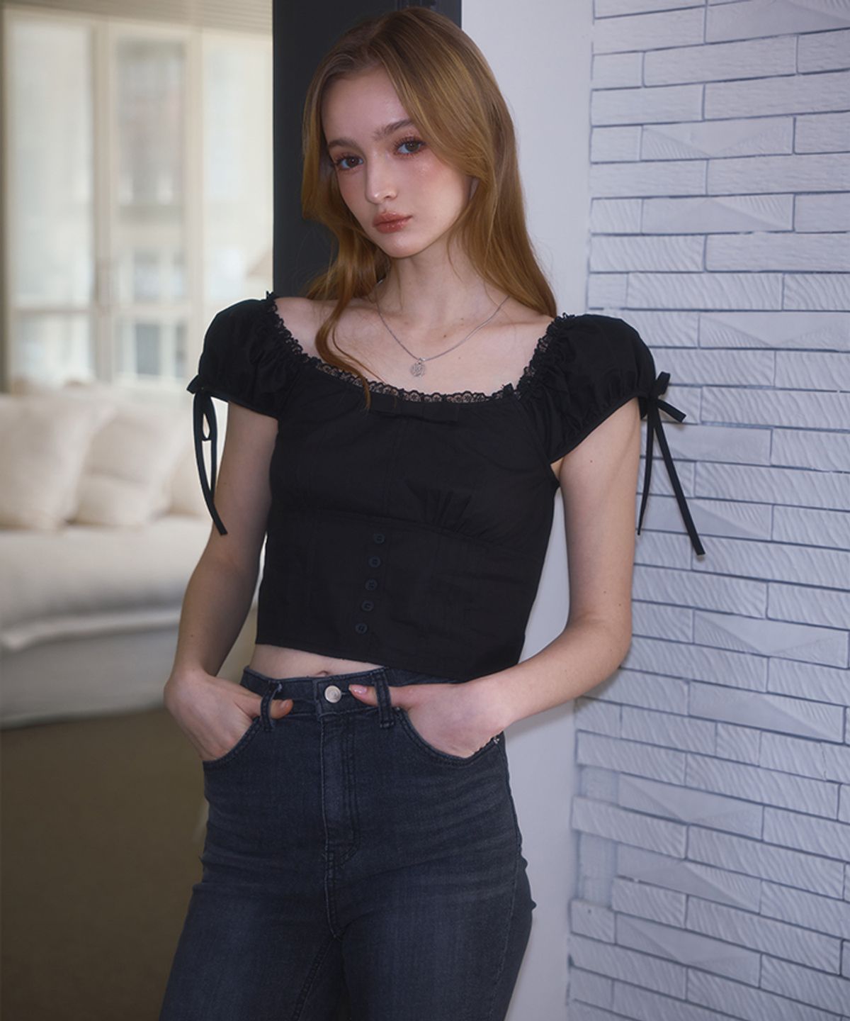 로제프란츠(ROSEFRANTZ) Ribbon Pintuck Crop Blouse [Black]