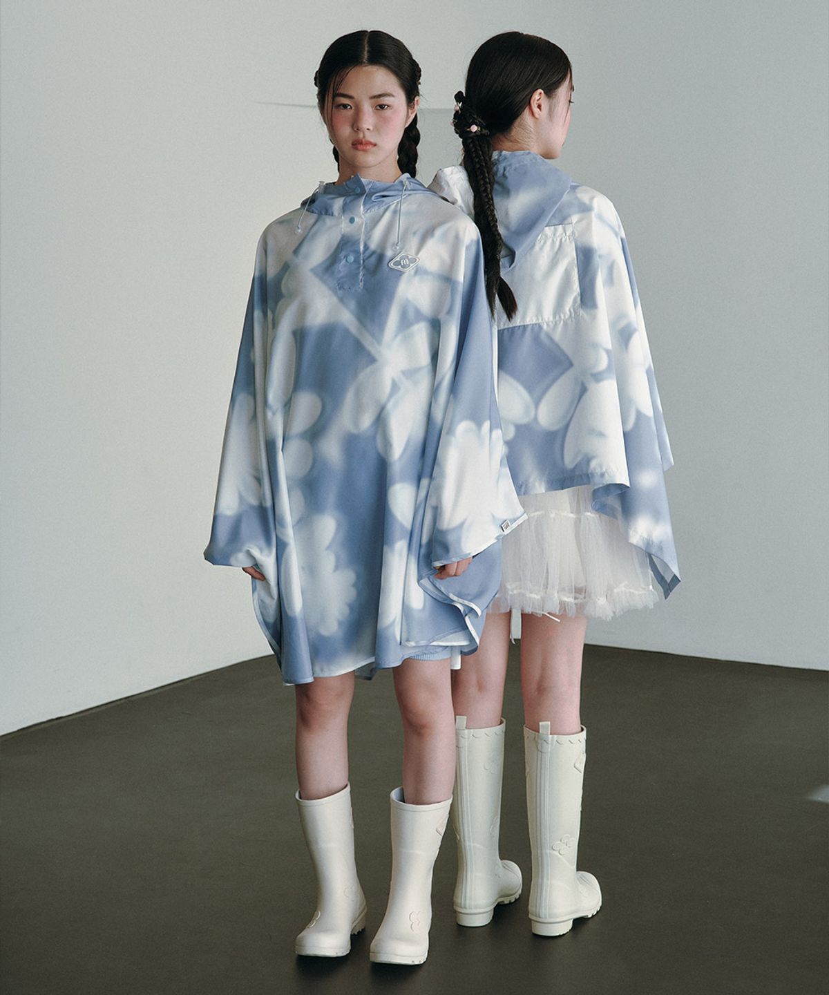 락피쉬웨더웨어(ROCKFISH WEATHERWEAR) [X MINJUKIM] FLORAL GRAPHIC PACKABLE PONCHO - 3 colors
