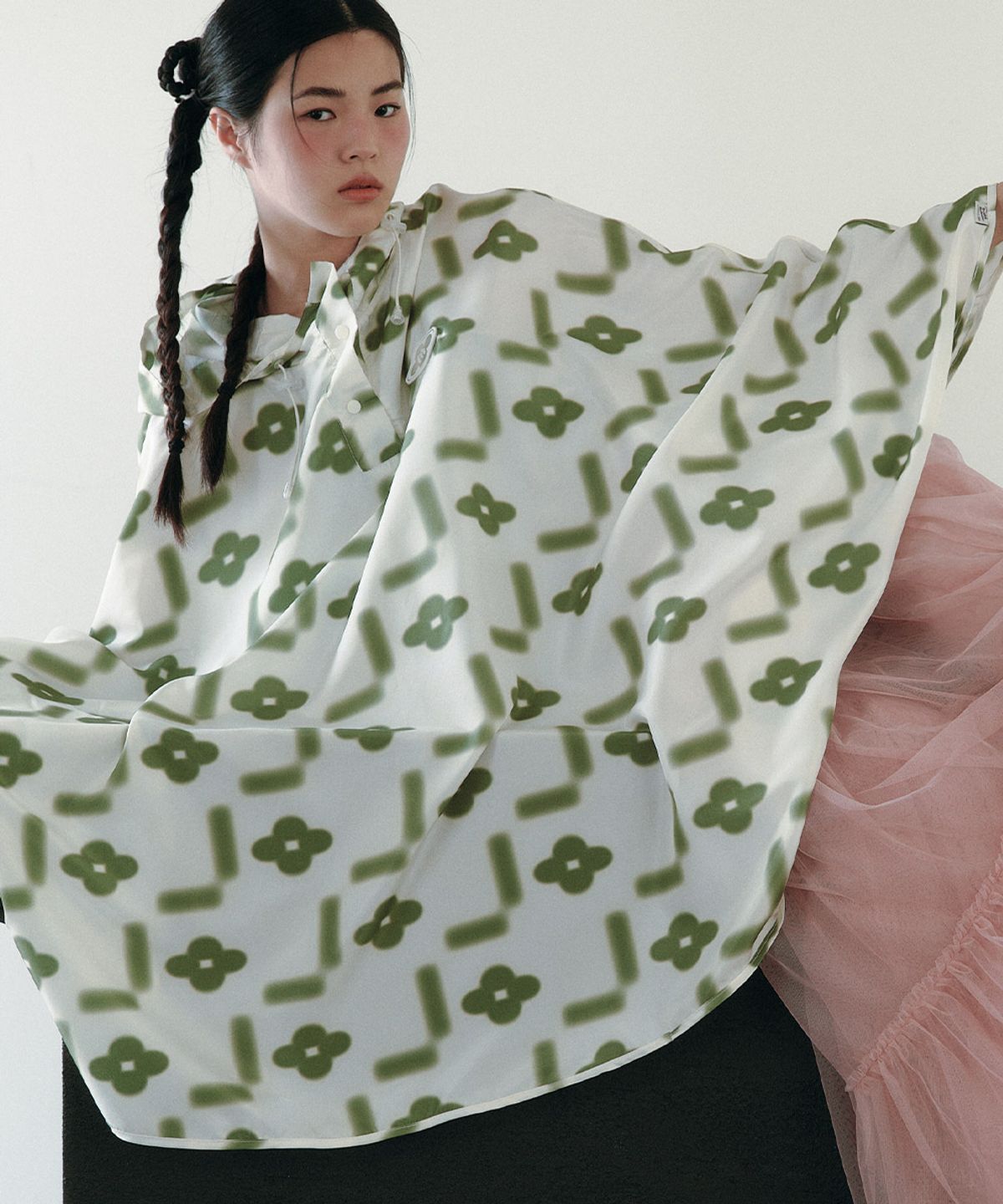 락피쉬웨더웨어(ROCKFISH WEATHERWEAR) [X MINJUKIM] FLORAL GRAPHIC PACKABLE PONCHO - 3 colors