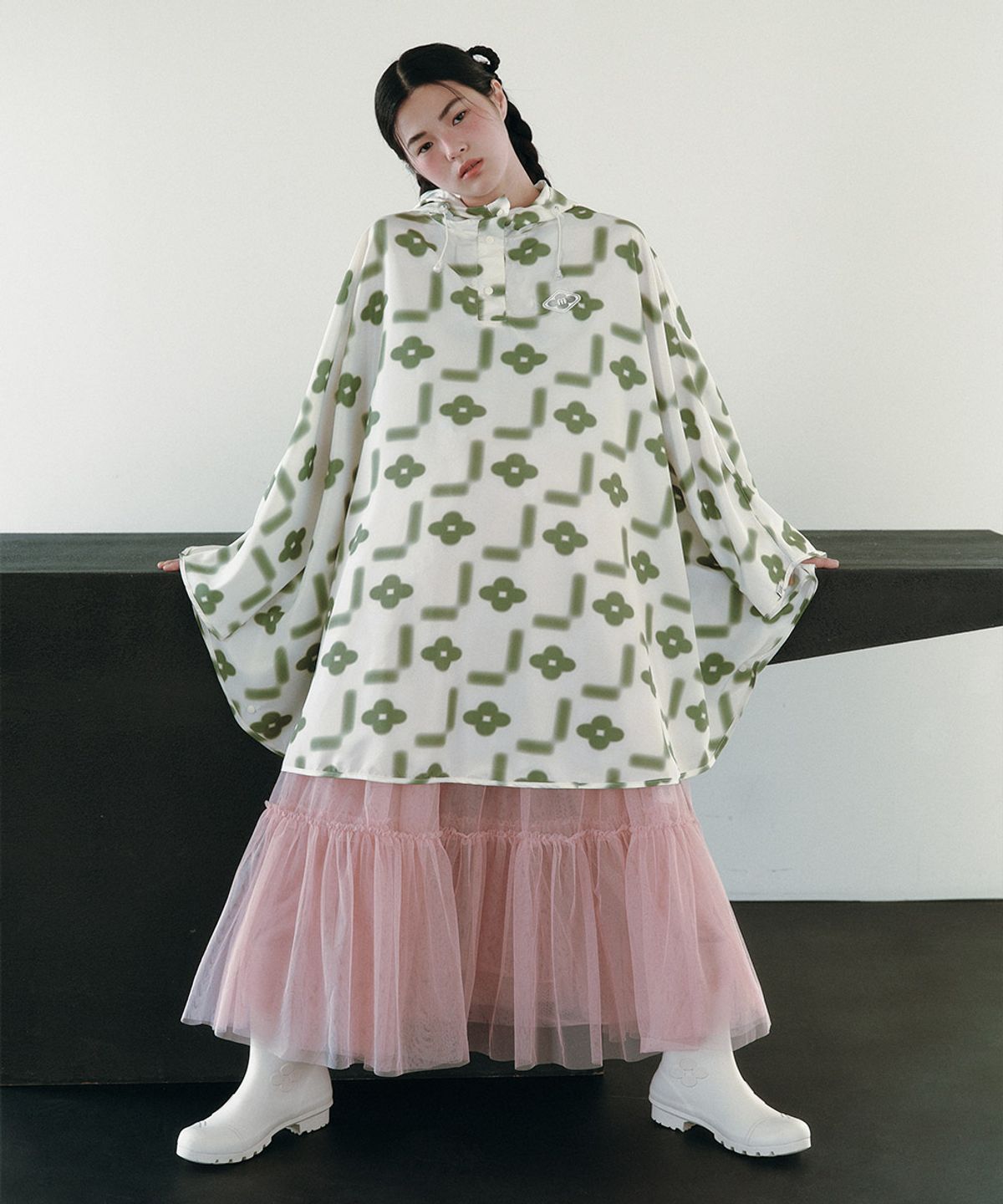 락피쉬웨더웨어(ROCKFISH WEATHERWEAR) [X MINJUKIM] FLORAL GRAPHIC PACKABLE PONCHO - 3 colors