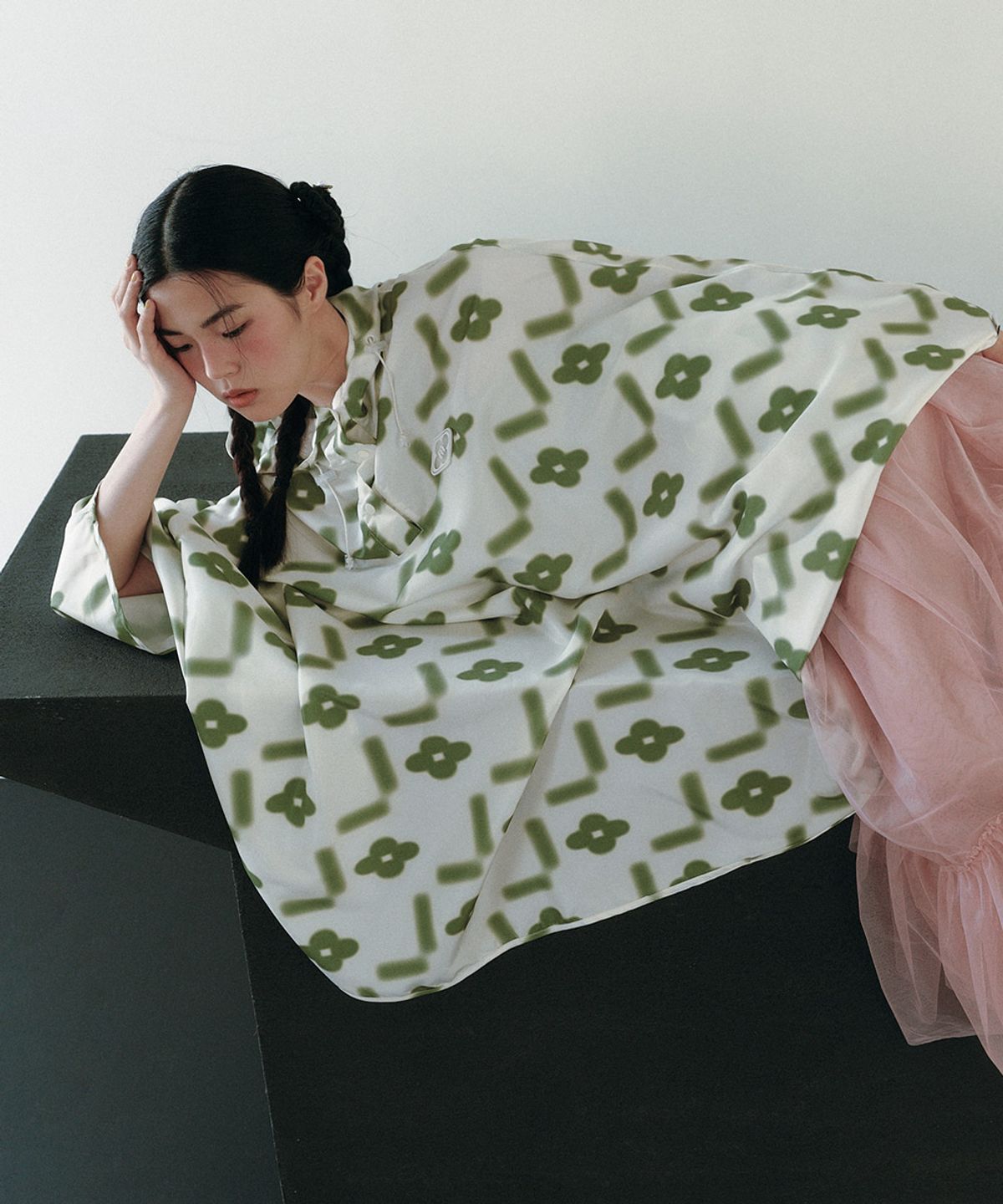 락피쉬웨더웨어(ROCKFISH WEATHERWEAR) [X MINJUKIM] FLORAL GRAPHIC PACKABLE PONCHO - 3 colors