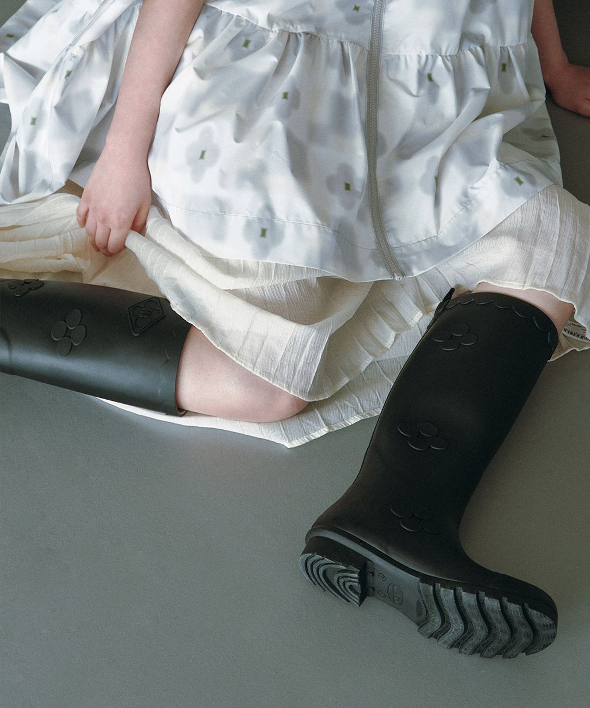락피쉬웨더웨어(ROCKFISH WEATHERWEAR) [X MINJUKIM] FLORAL PATCH RAIN BOOTS LONG - 4 colors