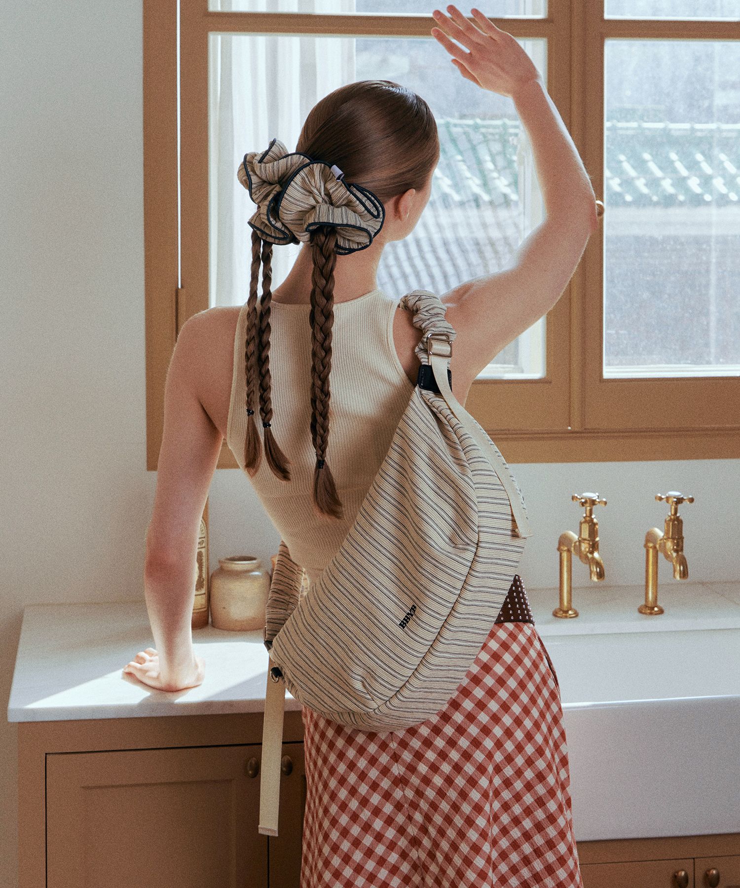 【BBYB】25SS★ Noi Ruffle Large Shoulder Bag MUSINSA公式 | BBYB Noy Ruffle Large Shoulder Bag (Ivory)