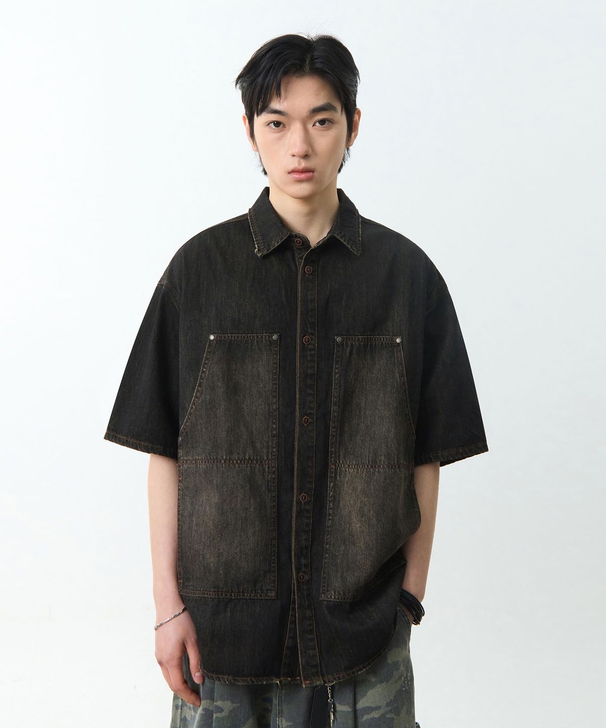 디미트리블랙(DIMITRI BLACK) 더블니 데님 반팔 셔츠_더스트 블랙