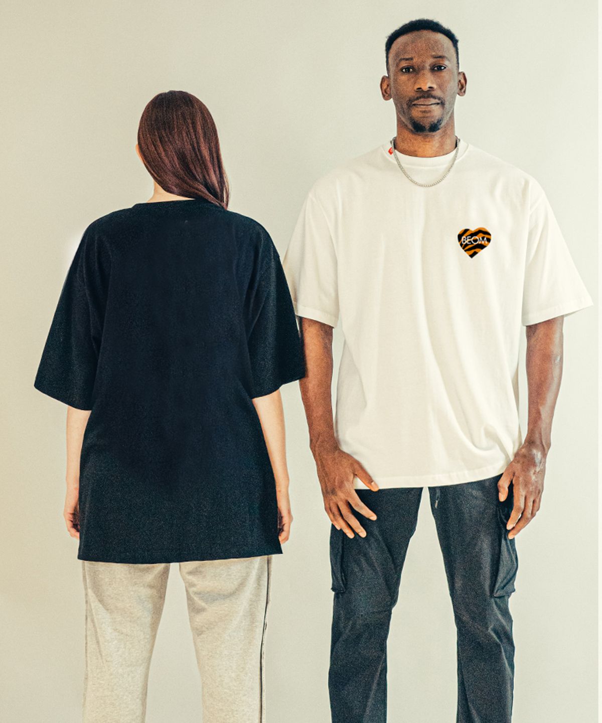 범(BEOM) 아무르 범하트 오버핏 티셔츠 블랙