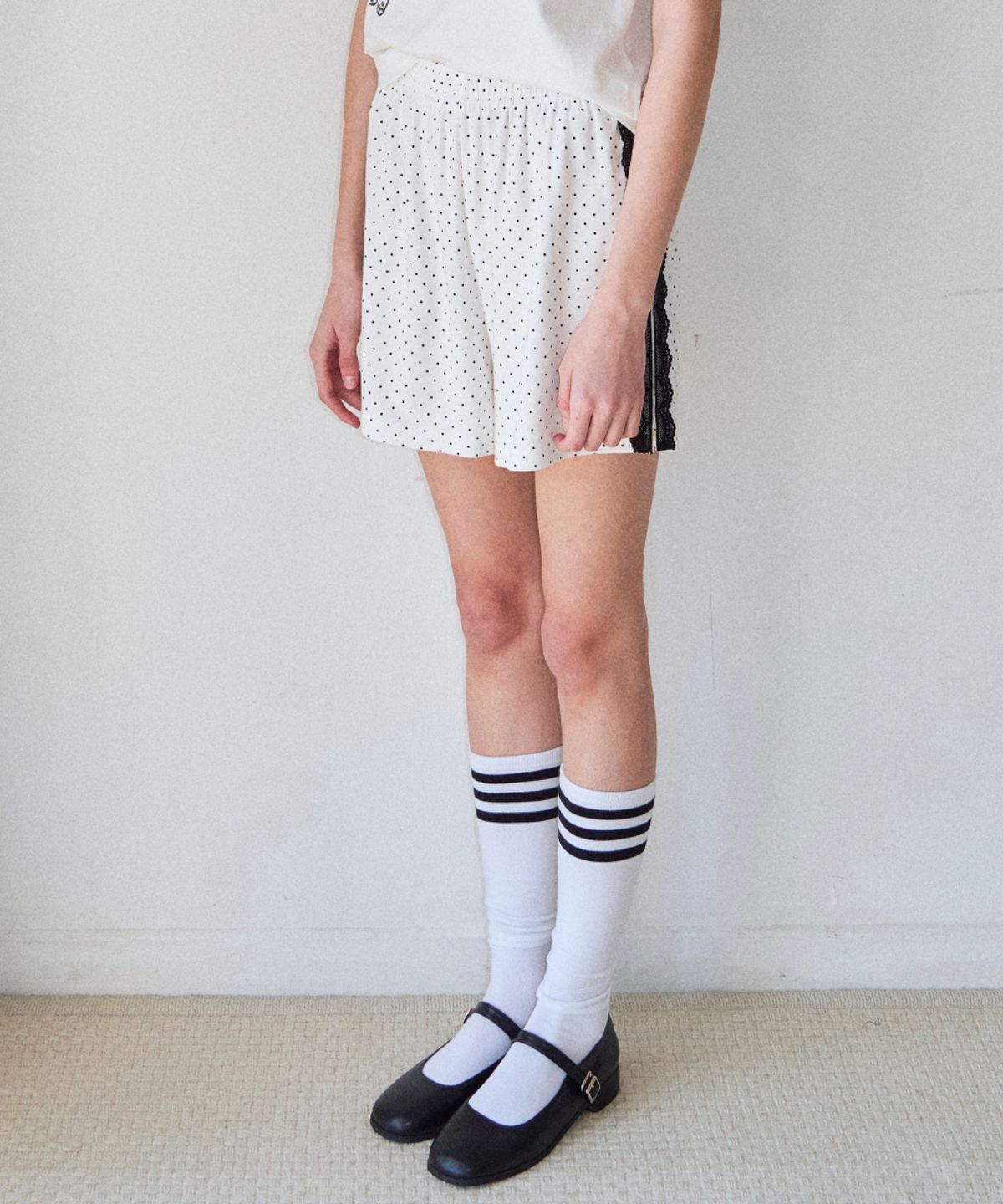 로긴 앤 로지(ROGIN N ROSIE) Dot Detailed Side Race Shorts White