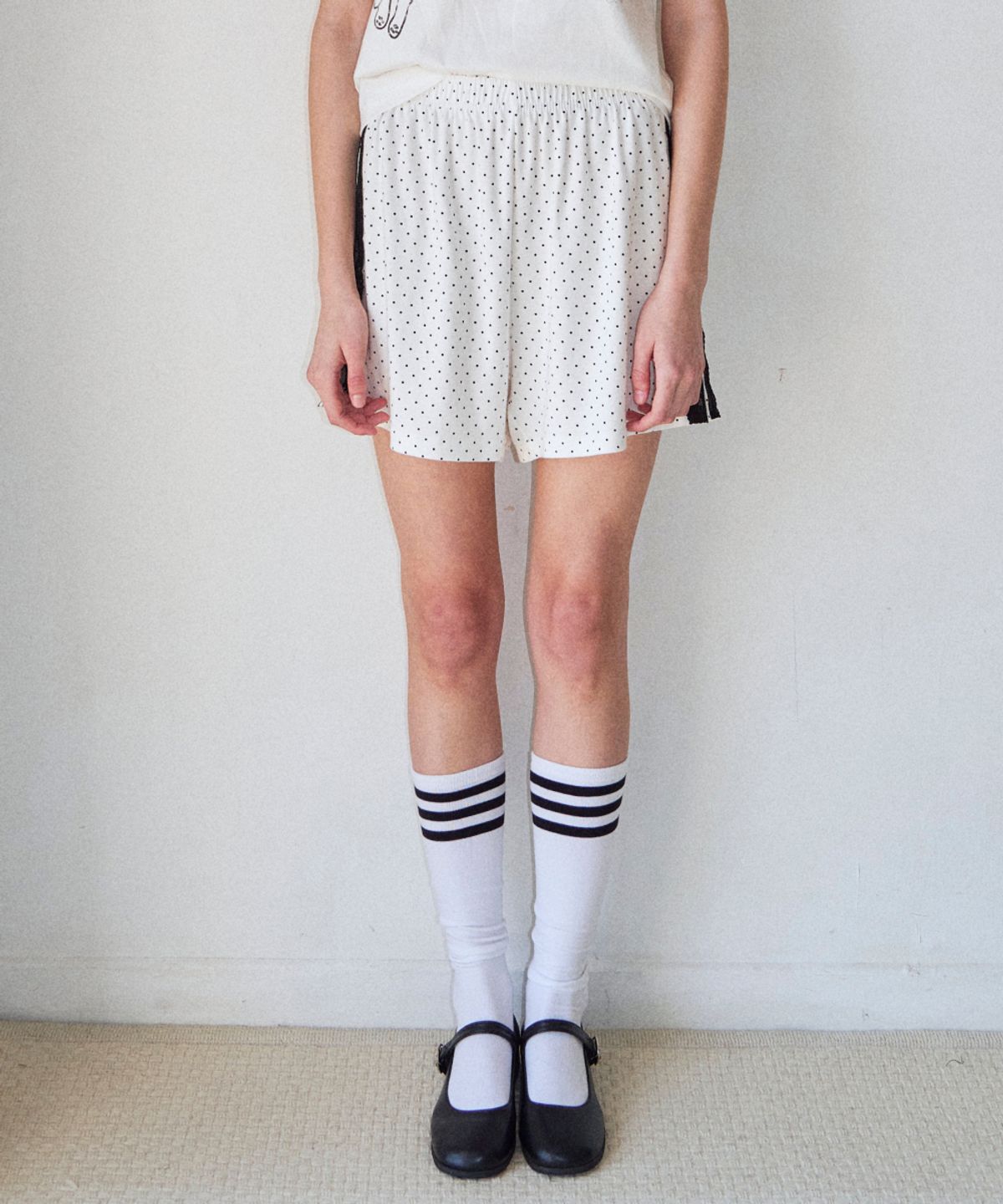 로긴 앤 로지(ROGIN N ROSIE) Dot Detailed Side Race Shorts White