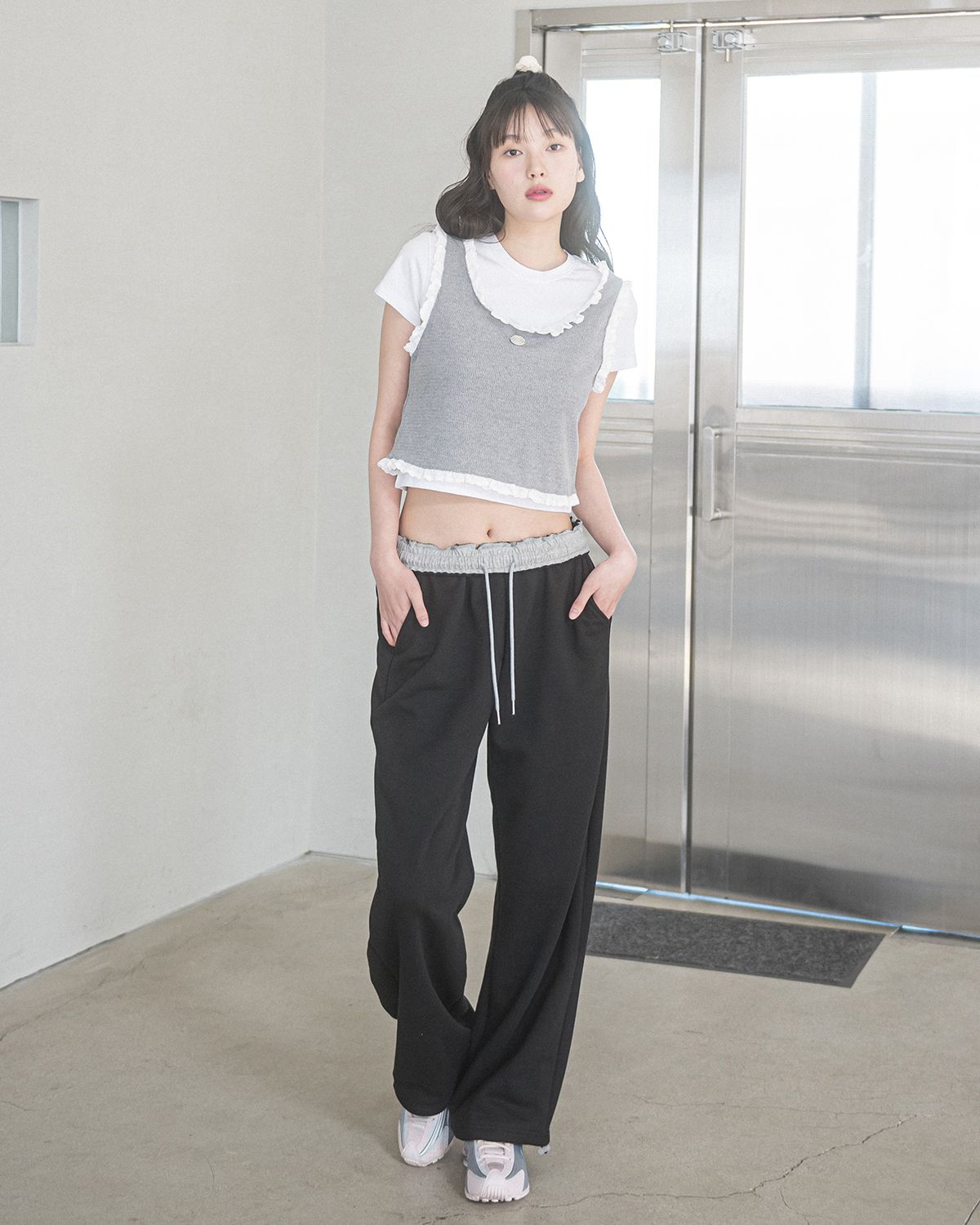 해비즘(HAVISM) LAYERED LACE SLEEVELESS(GREY)