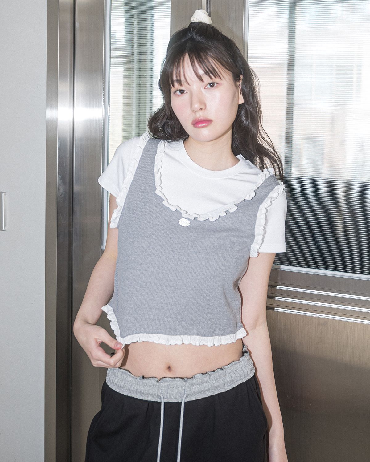 해비즘(HAVISM) LAYERED LACE SLEEVELESS(GREY)