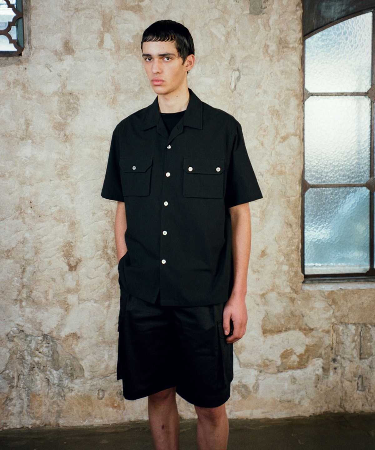 셔터(SHIRTER) SHIRRING POCKET HALF SHIRT (BLACK)