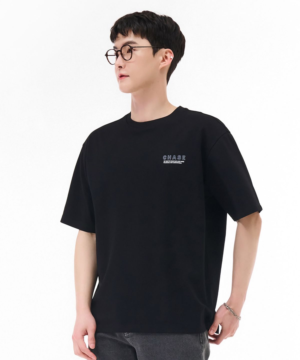 체이스컬트(CHASECULT) 남성 모던 레터링 반팔 티셔츠-블랙