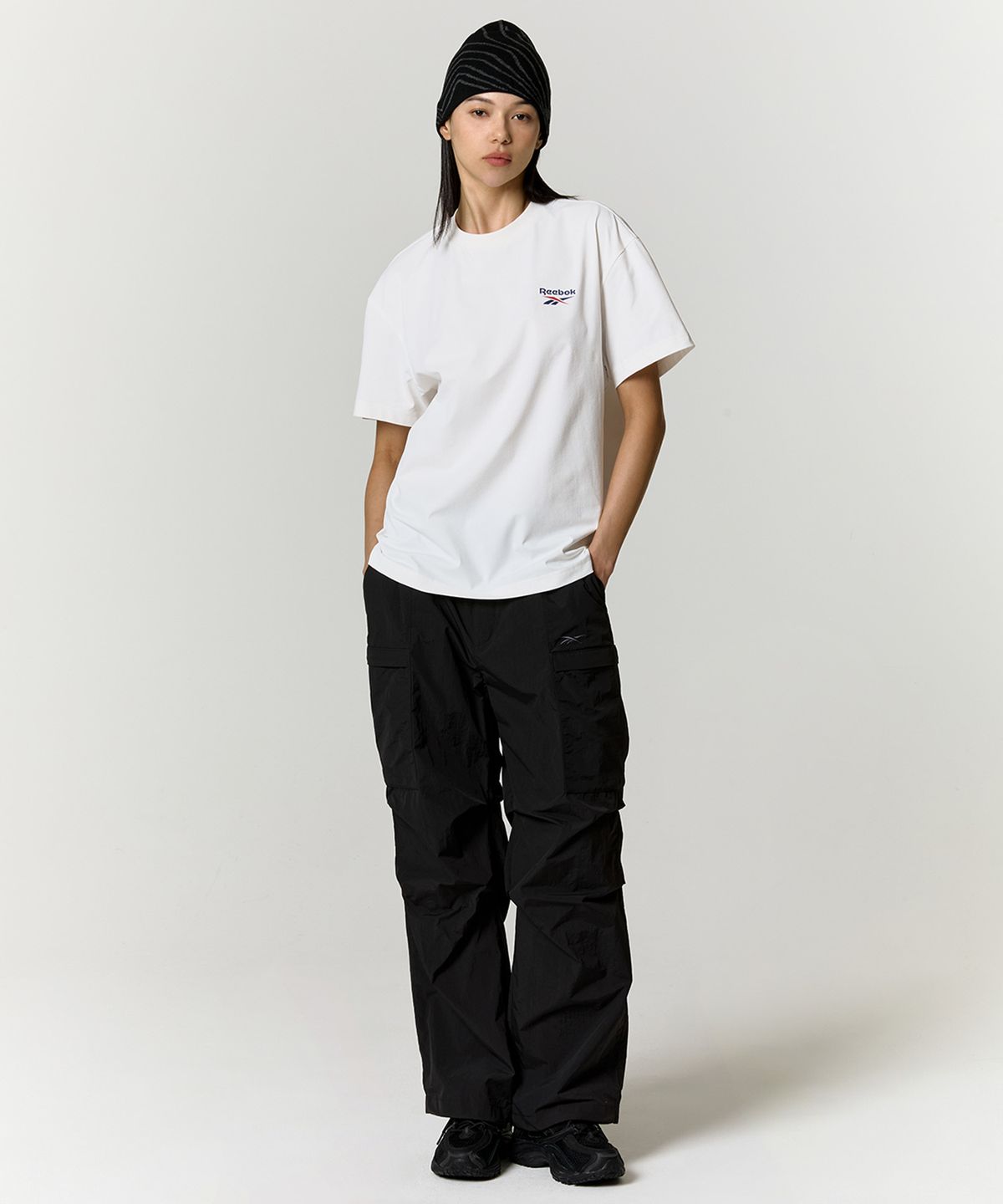 리복(REEBOK) 스몰 벡터 프레쉬 티셔츠 - 화이트